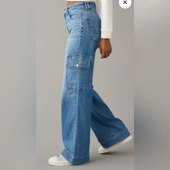 Like new AE Dreamy Drape High-Waisted Cargo Baggy Wide-Leg Jean. Size 6 regular - Picture 6 of 7